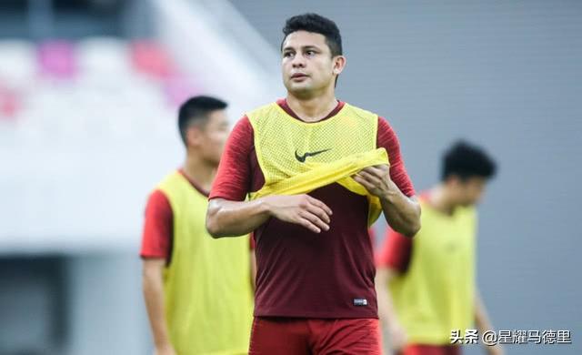  维罗纳签下巴西带刀后卫，曾效力中超引发关注  